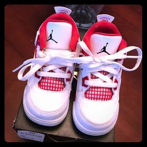 Retro Jordan 4 sneaker